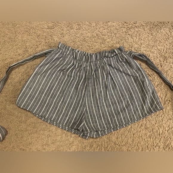 Parachute / Flowy Shorts with Wrapped Tie - Picture 2 of 7